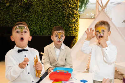 Djeca s oslikanim licima