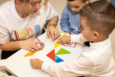 Slaganje igračaka na vjenčanju